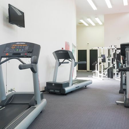 홀리데이 인 몬테레이-파르케 푼디도라 호텔 외부 사진 The gym at the University of Brighton