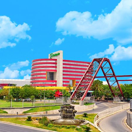홀리데이 인 몬테레이-파르케 푼디도라 호텔 외부 사진 La Plaza Mall