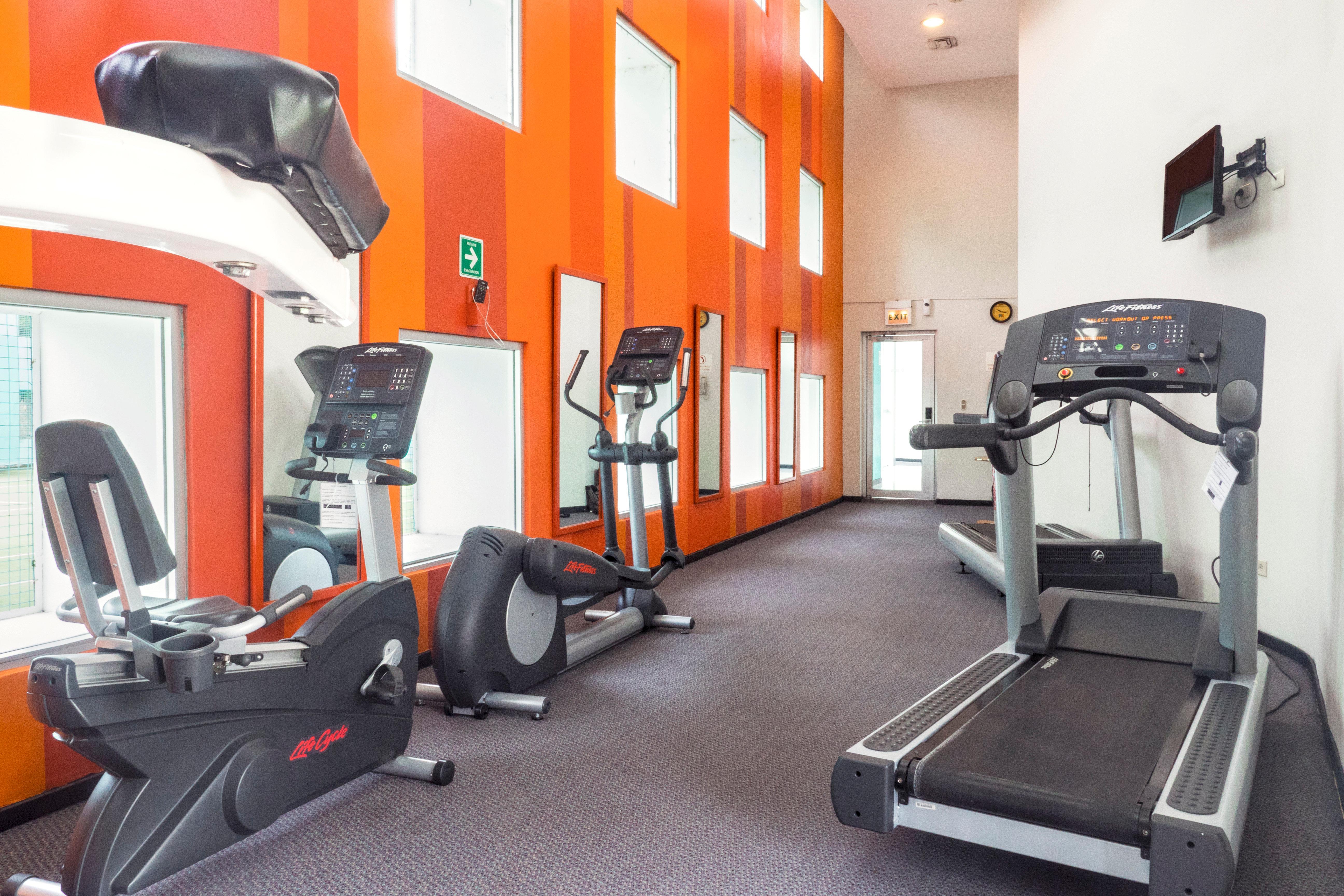 홀리데이 인 몬테레이-파르케 푼디도라 호텔 외부 사진 A gym at a hotel