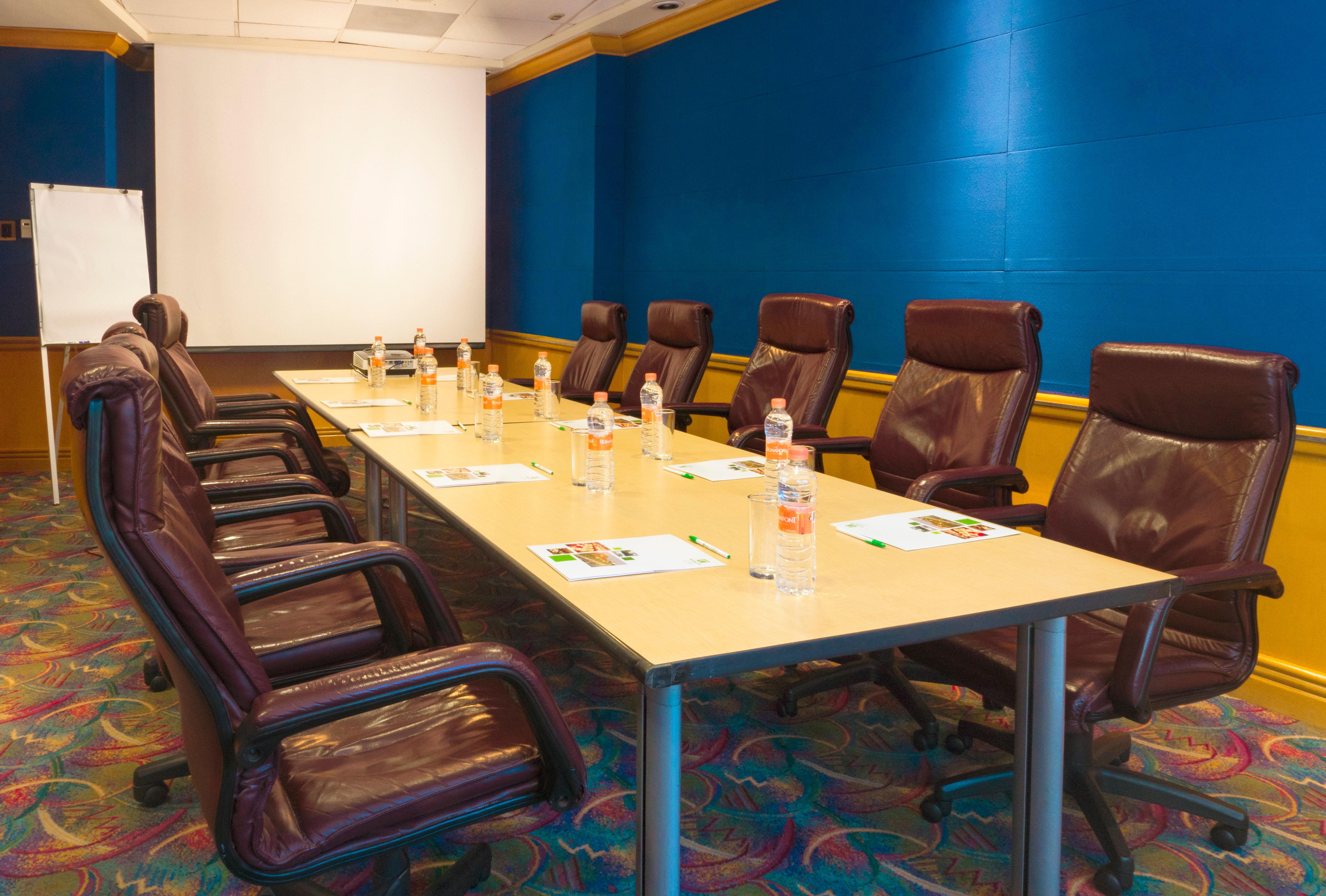 홀리데이 인 몬테레이-파르케 푼디도라 호텔 외부 사진 A boardroom at the National Space Centre