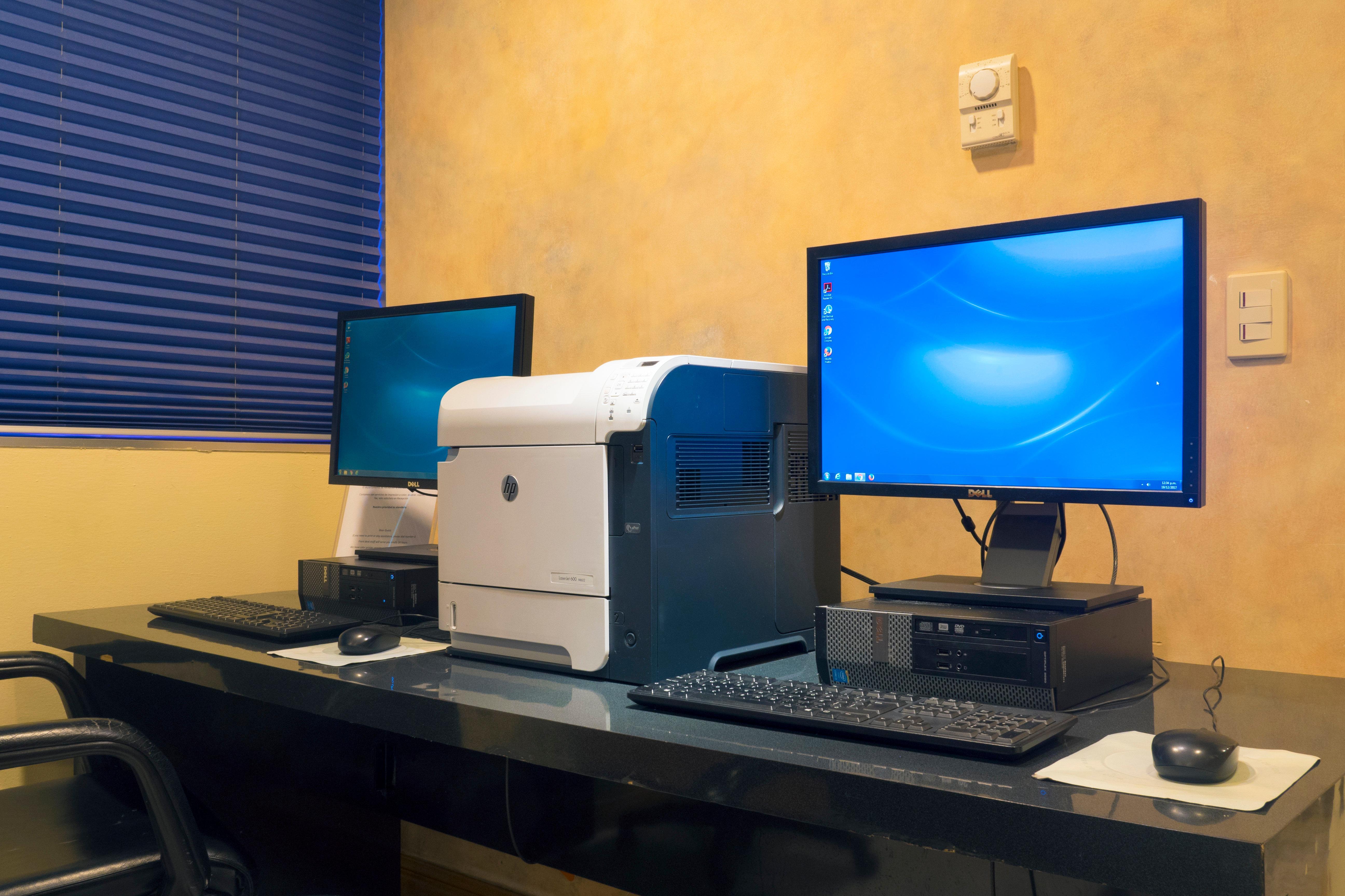 홀리데이 인 몬테레이-파르케 푼디도라 호텔 외부 사진 A computer printer