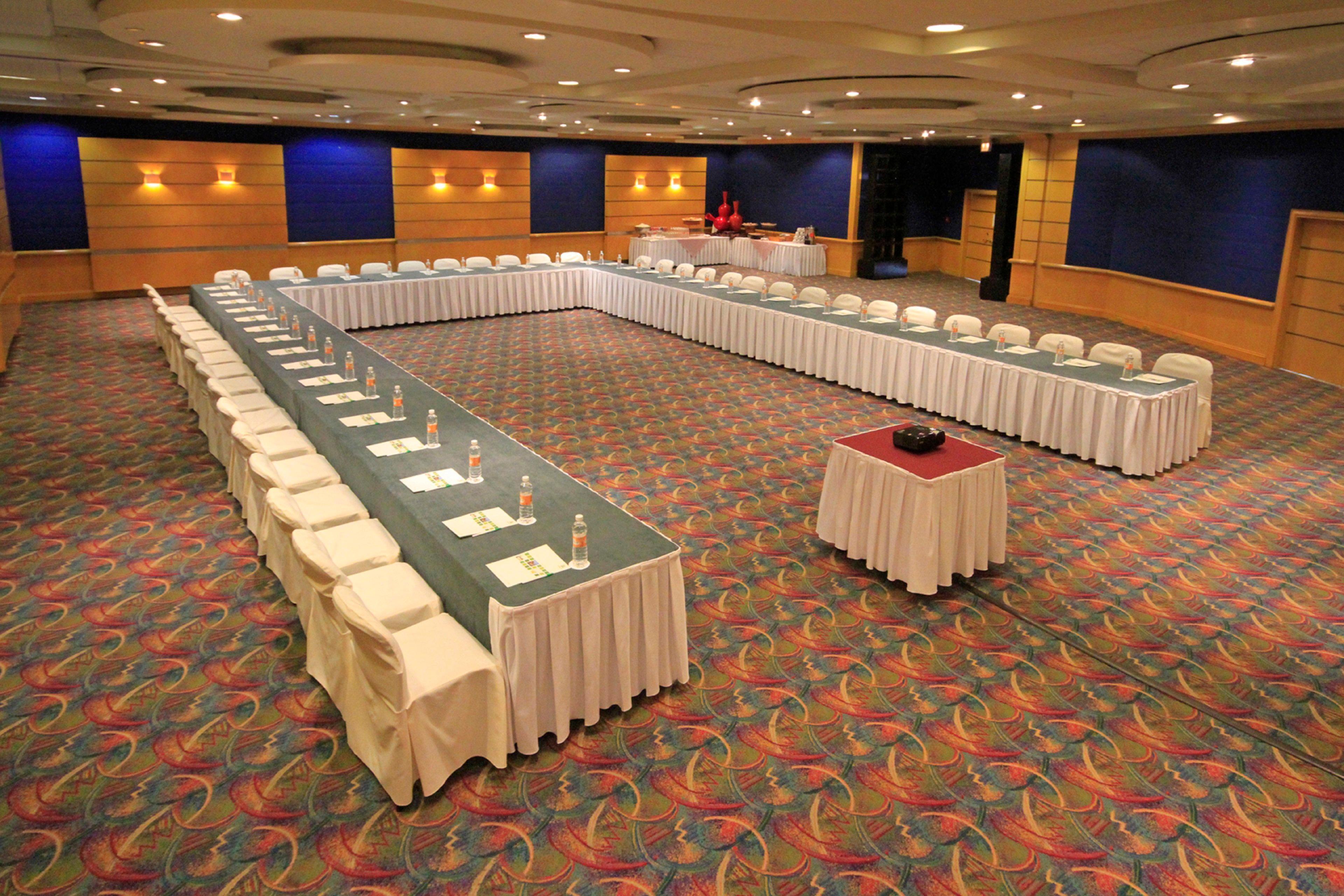 홀리데이 인 몬테레이-파르케 푼디도라 호텔 외부 사진 U-shaped table layout
