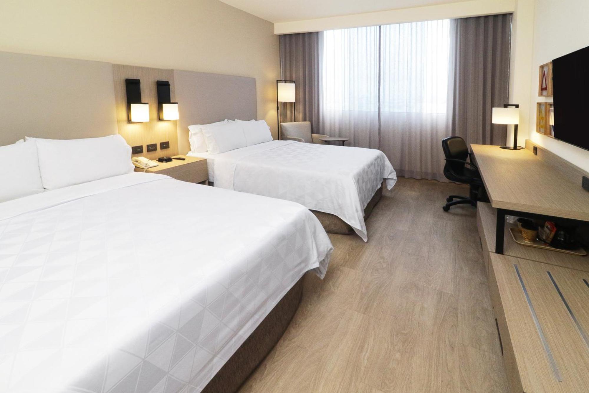 홀리데이 인 몬테레이-파르케 푼디도라 호텔 외부 사진 A room at the hotel