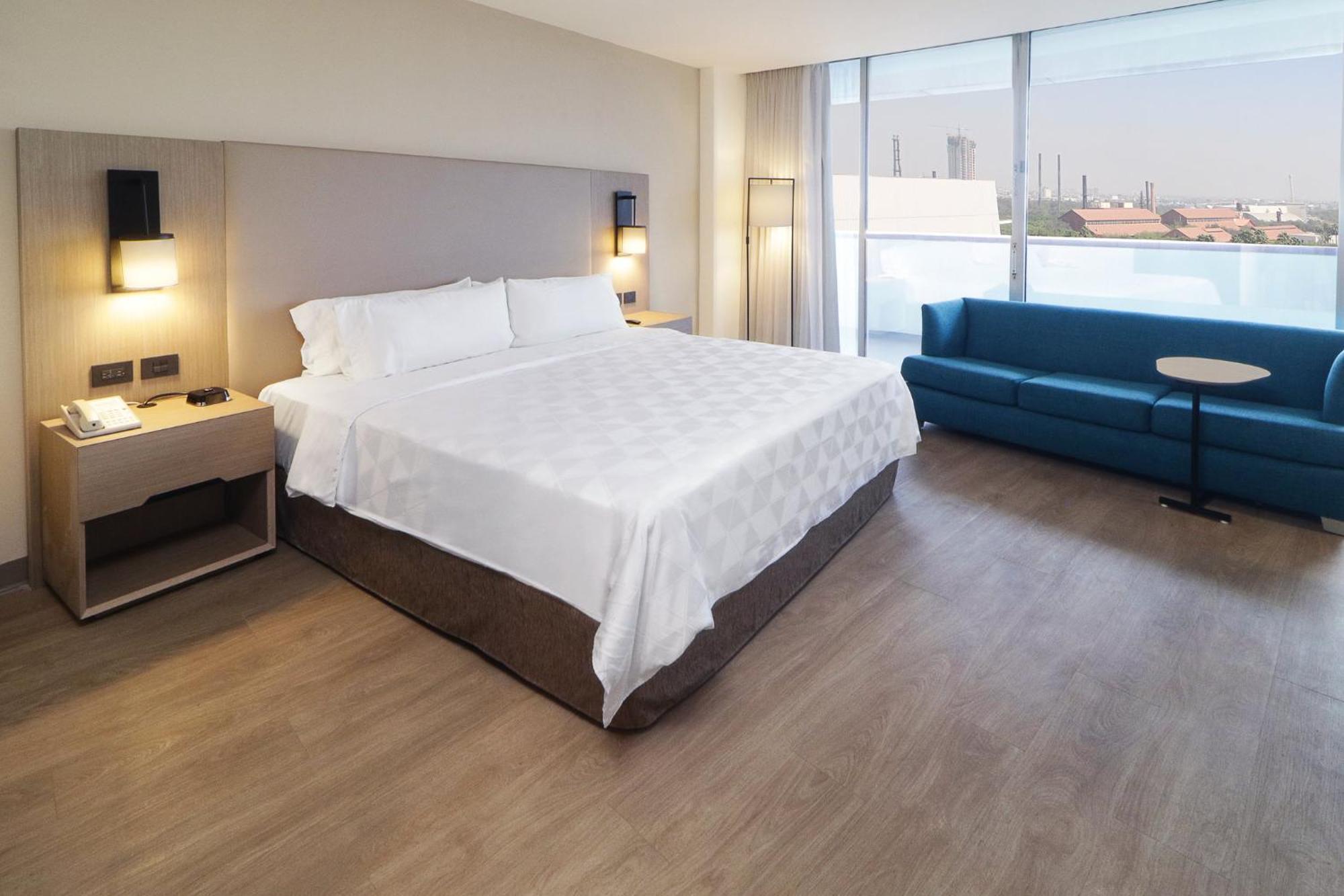 홀리데이 인 몬테레이-파르케 푼디도라 호텔 외부 사진 A room at the Hilton London Heathrow